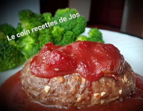 MINI-PAINS DE VIANDE À LA SALSA