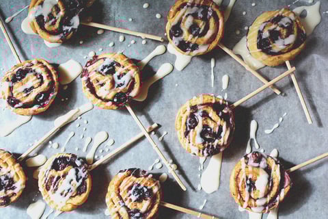 Minibrioches à L’érable et aux Bleuets sur Bâton