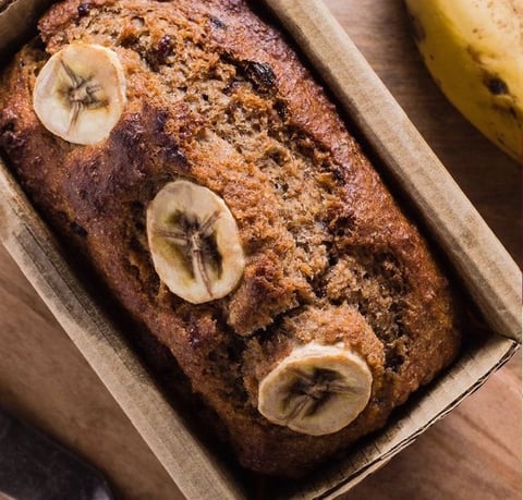 MINICAKES À LA BANANE ET AUX DATTES