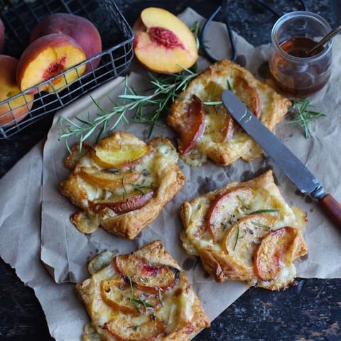 Minifeuilletés aux Nectarines et au Brie