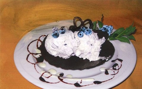 Mousseline aux Bleuets dans sa Coquille de Chocolat