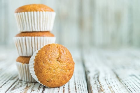 MUFFINS À LA CITROUILLE, AU SON D'AVOINE ET AUX ÉPICES