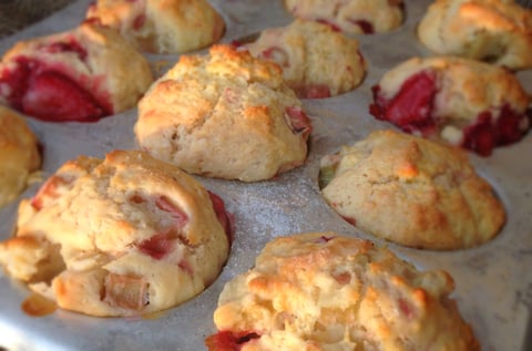 Muffins à la Fraise et à la Rhubarbe