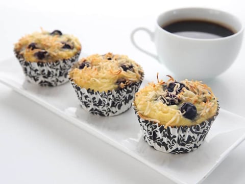 Muffins à la Noix de Coco et aux Bleuets à Faible Teneur en Glucides et Sans Noix