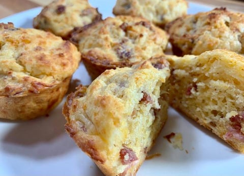 Muffins au Bacon et Cheddar