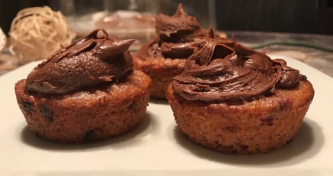Muffins Chocolat, Canneberges, Framboises et Glaçage Chocolat