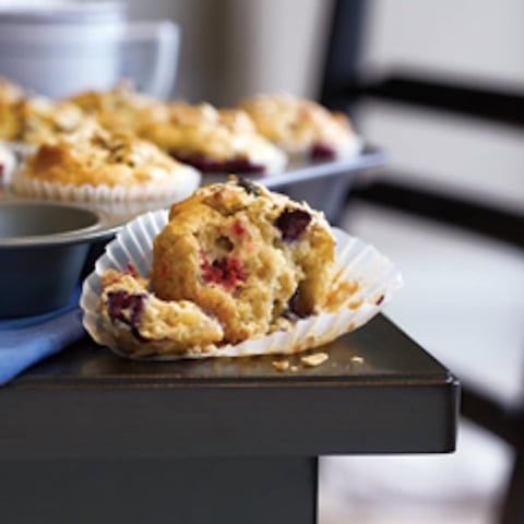 MUFFINS SURPRISE À L’AVOINE ET AUX PETITS FRUITS