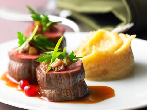 Noisettes de Chevreuil Sauce Grand Veneur