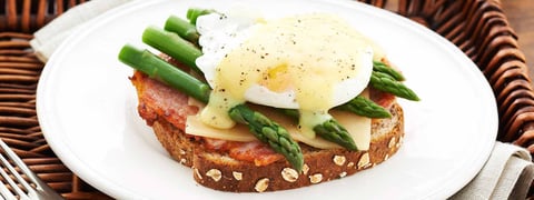 Œufs Bénédictine avec Asperges