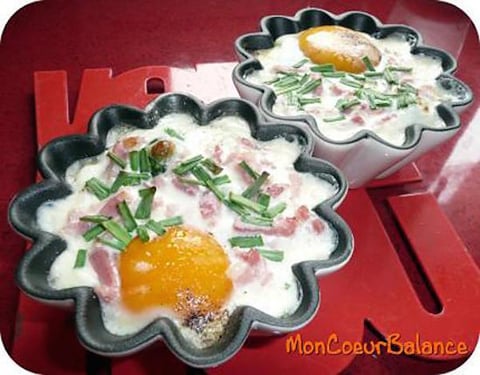 Oeufs Cocotte aux Épinards Lardons et Crème Fraîche