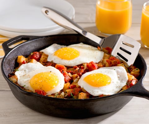 Œufs Frits à la Tomate avec Pommes de Terre