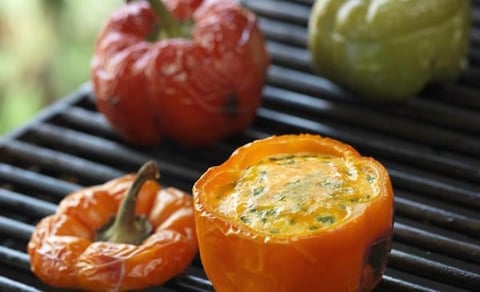 Œufs Grillés dans des Poivrons Doux