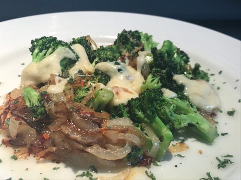 Oignons et Brocolis et Fromage