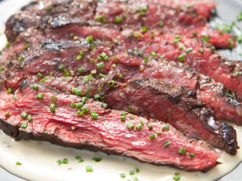 Onglet de Boeuf à la Moutarde et Sauce au Roquefort