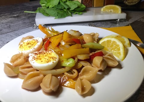 Pâte Sauce Bordelaise Légumes avec Oeufs à La Coque