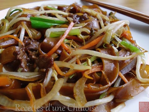 Pâtes de Riz Sautées avec Boeuf 干炒牛河 Gānchǎo Niúhé
