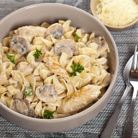 Pâtes Poulet, Béchamel et Champignons