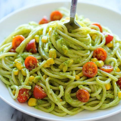 Pâtes Savoureuses à la Sauce Avocat en Moins de 20 Minutes