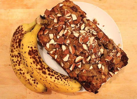 PAIN AU CHOCOLAT, BANANES ET PACANES