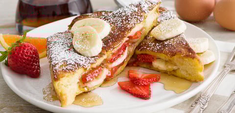Pain Doré Farci aux Fraises et aux Bananes