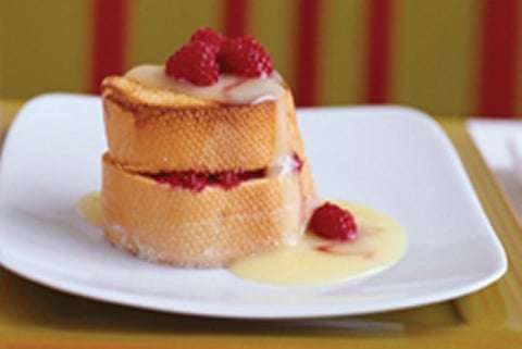 Pain Doré Fourré aux Framboises Sauce Anglaise