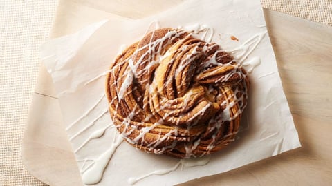Pain Torsadé de Croissants au Sucre et à la Cannelle
