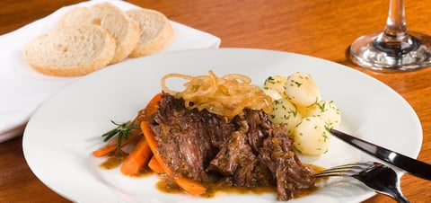 PALETTE DE BOEUF BRAISÉE AU VIN ROUGE