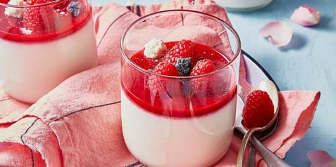 Panna Cotta à l’eau de Rose et Coulis de Framboise