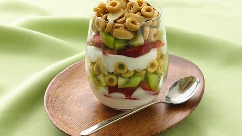Parfaits aux Fraises et aux Kiwis avec Garniture Croquante