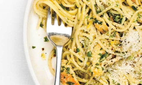 PÂTES AU POULET CITRONNÉES AU PERSIL