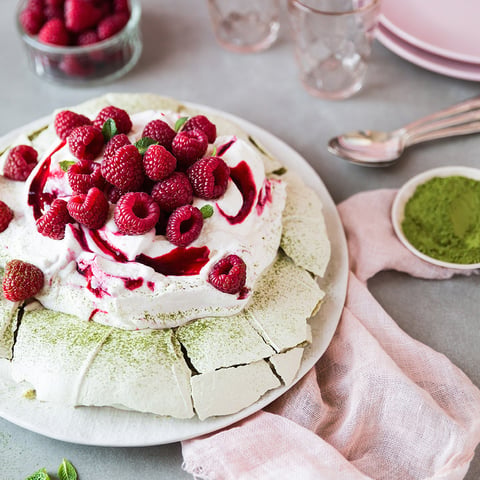 Pavlova au Thé Matcha et Framboises