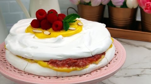 Pavlova de Pâques au Citron et à la Rhubarbe