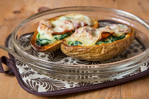 PELURES DE POMMES DE TERRE GRATINÉES ÉPINARDS ET BACON