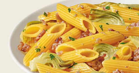 Penne Rigate avec Artichauts Braisés et Saucisse