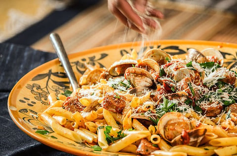Penne Sauce aux Palourdes et Saucisses