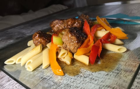 Pennes Boulettes et Légumes Sauce Soya
