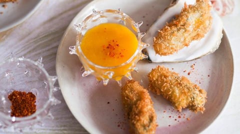 Petits Beignets D'huîtres Croustillants et Sauce au Gingembre