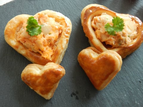 Petits Coeurs en Bouchées à la Reine Saumon-Échalotes