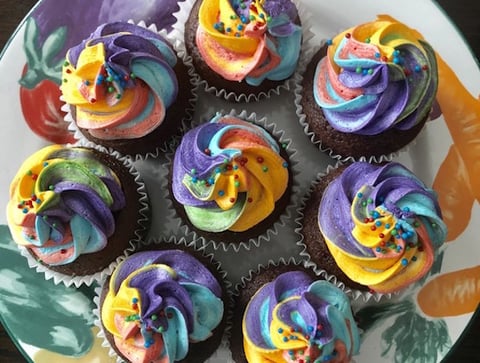 Petits Gâteaux au Chocolat Arc-en-ciel