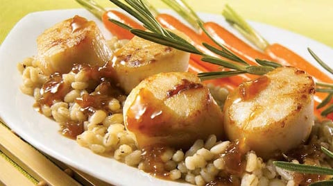 Pétoncles Poêlés avec Sauce à L’érable sur Pilaf D’orge