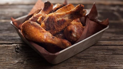 Pilons de Poulet Épicés à la Bière Rousse