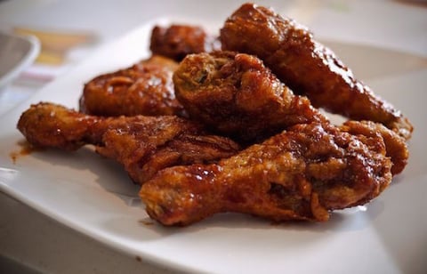 PILONS DE POULET GRILLÉS À LA SAUCE SUCRÉE