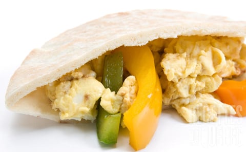 Pitas aux Oeufs et à L'hummus