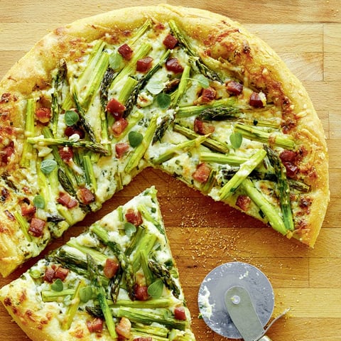 Pizza Asperges, Mascarpone et Fines Herbes