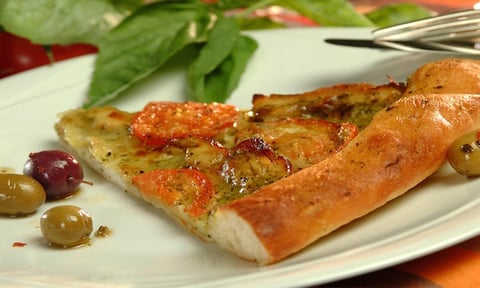 PIZZA AU POULET GRILLÉ ET AU FROMAGE MOZZARINA MEDITERRANEO