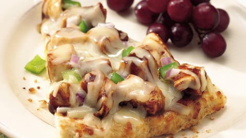 Pizza au Poulet Grillée sur le Barbecue