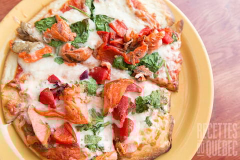 PIZZA AU SAUMON FUMÉ CANADIEN