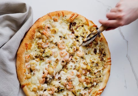 Pizza aux Fruits de Mer et au Chou-Fleur
