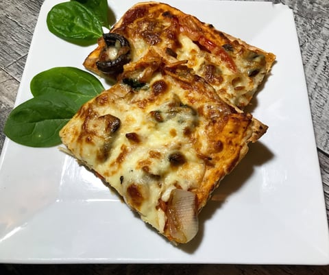 Pizza Pâte Mince avec Légumes