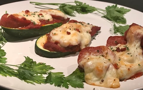Pizza Zucchinis Salamis